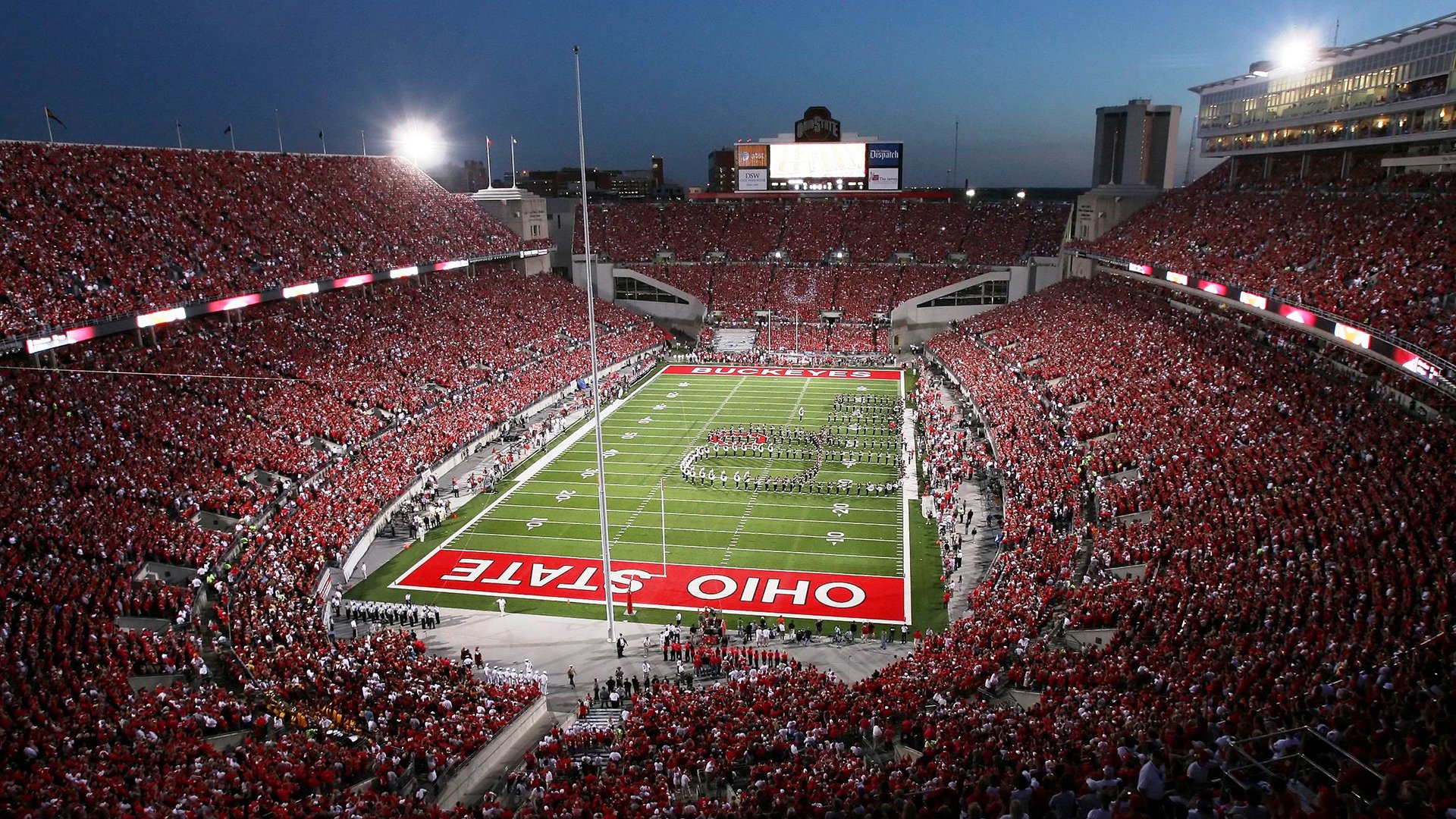 塔图姆在巴塞罗那比赛中出色防守，爆冷引发热议！观众掌声雷动